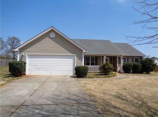 331 Royal Oaks Dr, Winder, GA 30680