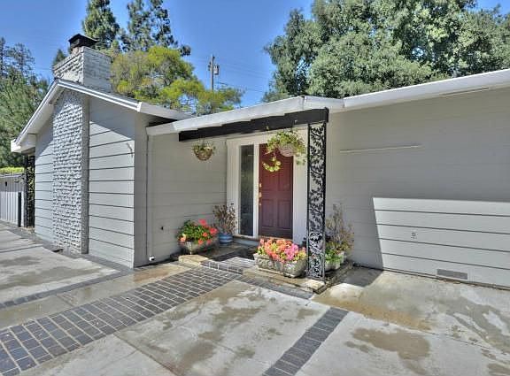 2nd image of 521 S El Monte Ave
