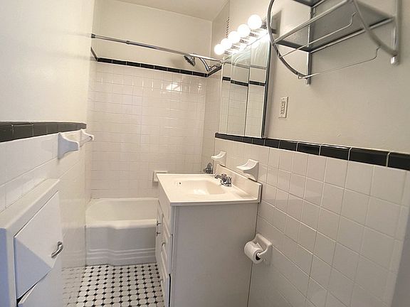 5th image of 97 Lexington Ave APT 4B