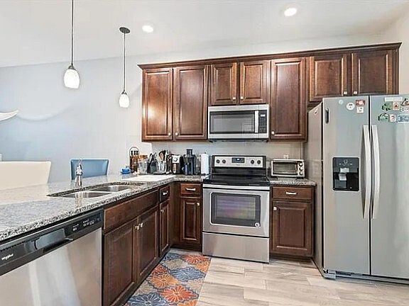 3rd image of 1117 Hillhurst Dr