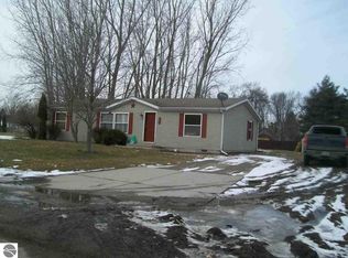 525 E Hillcrest St, Alma, MI 48801