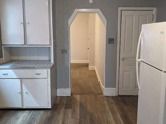 3rd image of 214 E Ross St #1