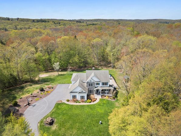 66 Laurelwood Pond Ln, New Hartford, CT 06057