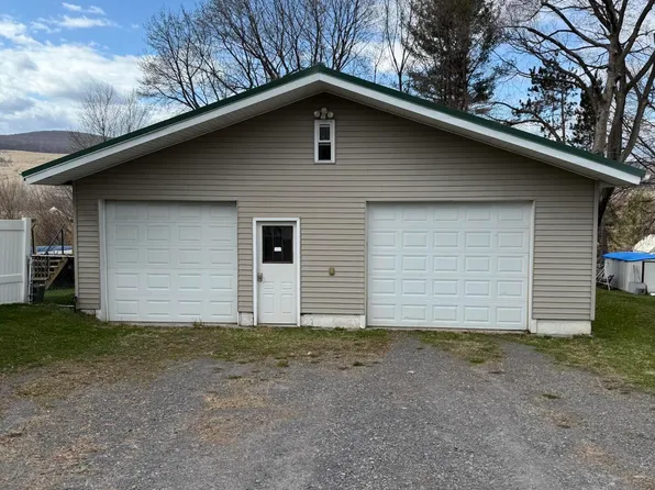 35 Franklin St, Carbondale, PA 18407