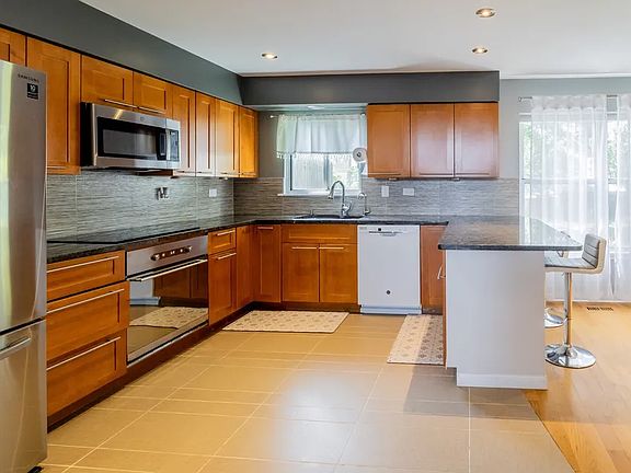 2nd image of 1302 Trinity Dr