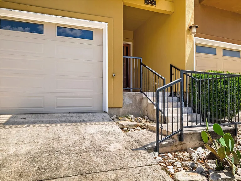 2506 Camden Park — Photo 3