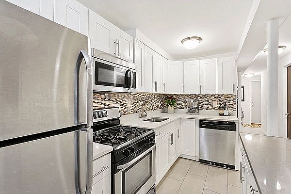 1st image of 298 Weirfield St #1