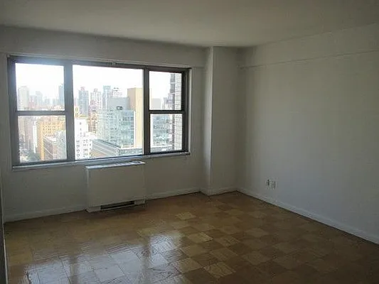 Rented by Carlyle Property Management | media 23