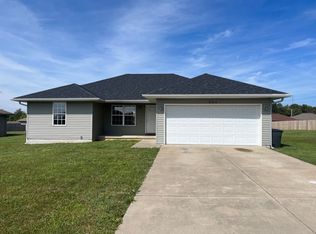 201 N Christopher Ln, Clever, MO 65631