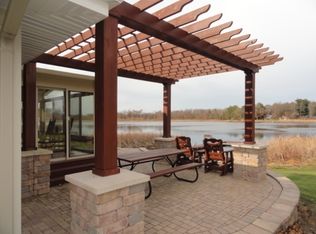 W6476 Neuhauser Rd, Pardeeville, WI 53954