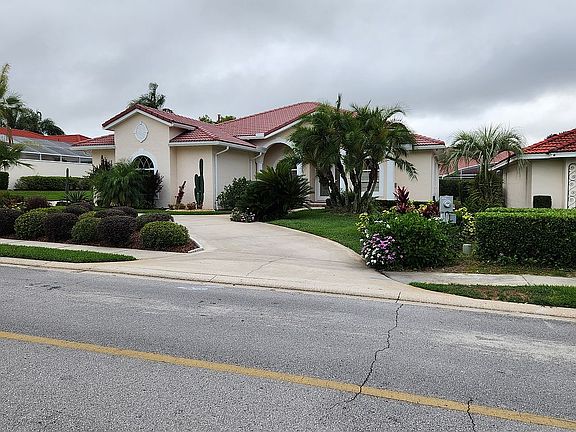2nd image of 518 Clubhouse Dr
