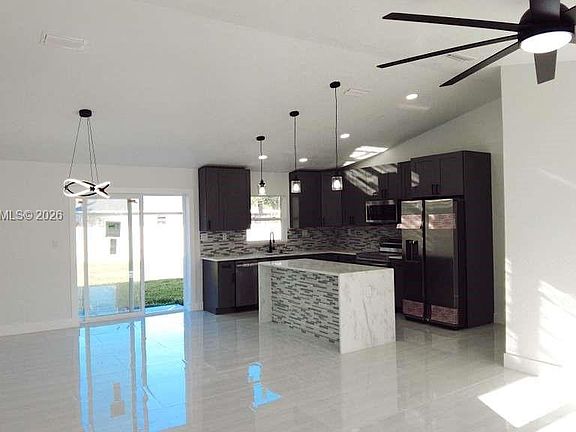 3rd image of 4115 El Rado Ave