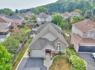 222 Dorchester Dr, Grimsby, ON L3M 5K8