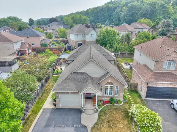 222 Dorchester Dr, Grimsby, ON L3M 5K8