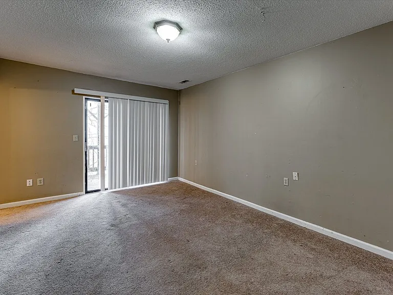 2115 Elder St — Photo 13