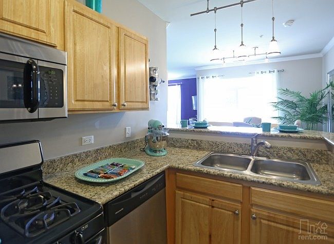 1st image of 724 Greenwood Cir #724