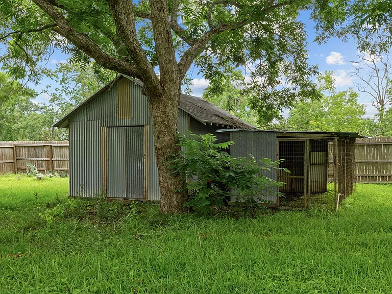 120 Texas Ave — Photo 28