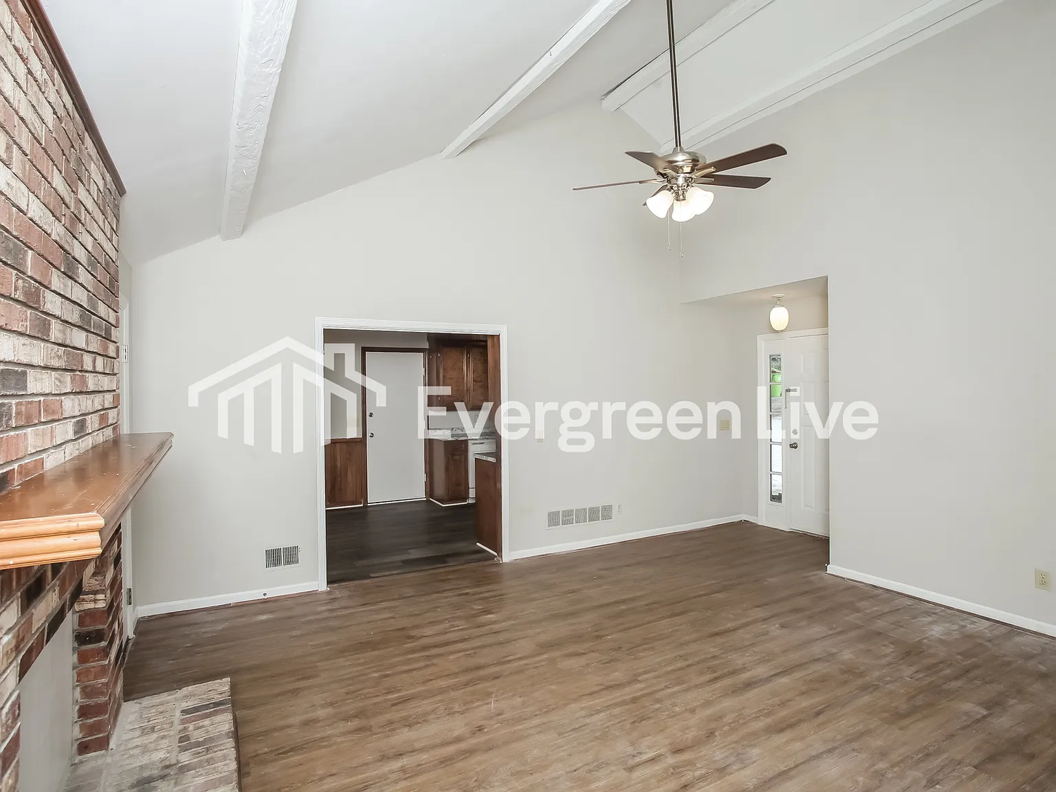 3 bed, 2.0 bath, 1242 sqft, $1,595 — Photo 3