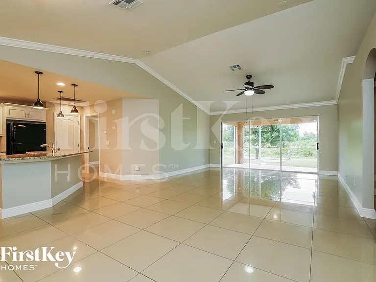 2503 33rd St SW — Photo 3