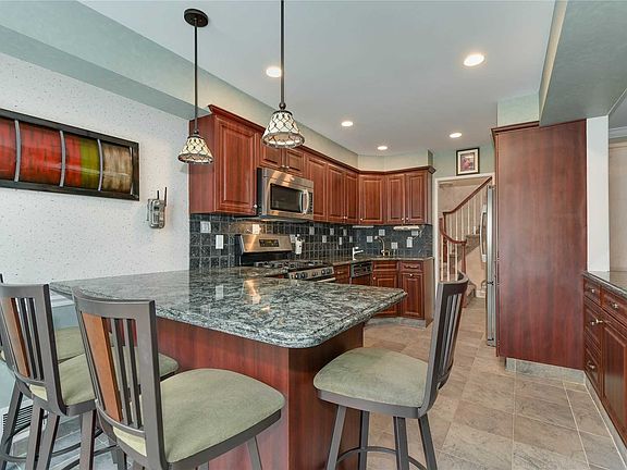 3rd image of 21 Alma Ln