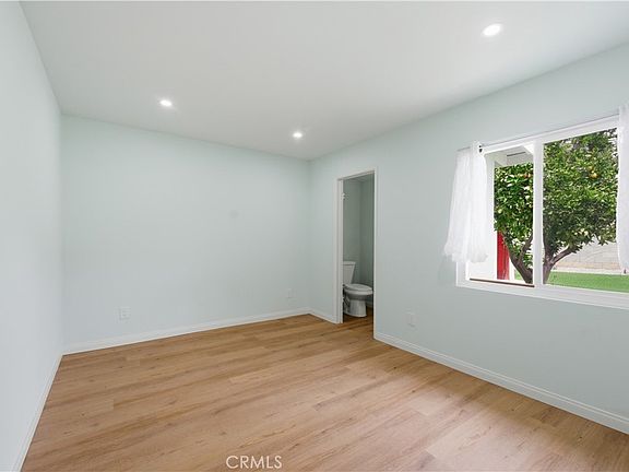 4th image of 3833 Overland St