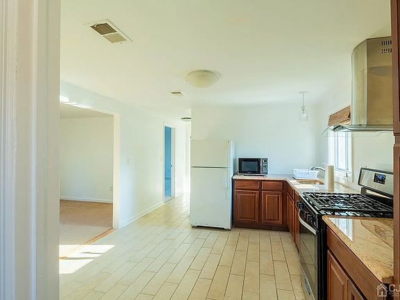 3rd image of 95 Tunison Rd