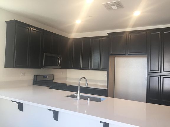 Big kitchen with brand new appliance