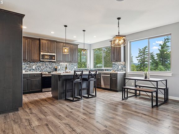 5th image of 1113 SE Chinookan Dr