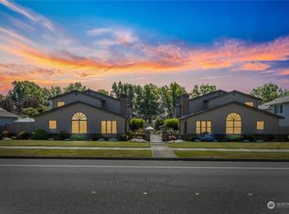 1111 Grover St APT 1A, Lynden, WA 98264
