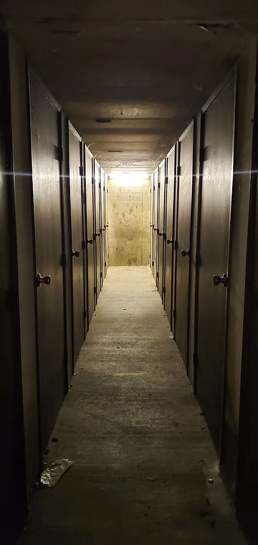 Spacious Apartments with Parking & Storage in Prime Location — Photo 4