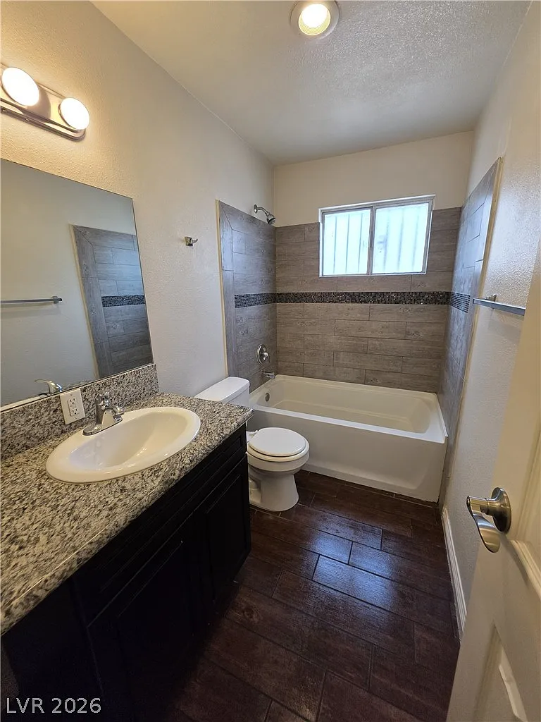 1 bed, 1.0 bath, 6016 sqft, $1,100 — Photo 2