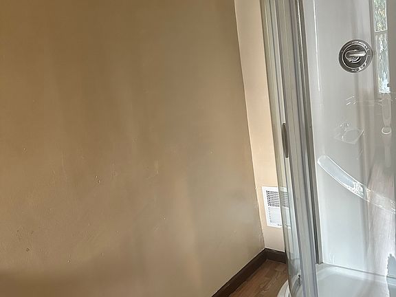 4th image of 2260 N Park Ave