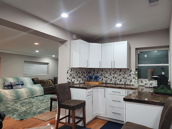 4th image of 208 E Highland Dr