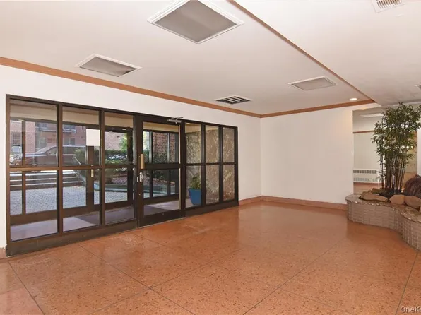 2165 Matthews Avenue image 16 of 23