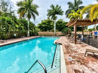 1490 Serrano Cir, Naples, FL 34105