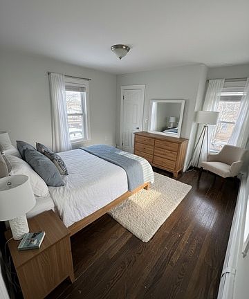 3rd image of 83 Chelsea St APT 1
