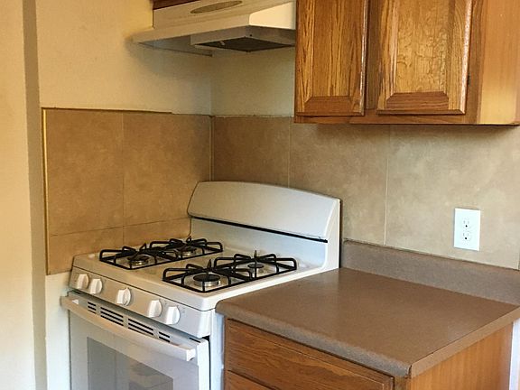 4th image of 2791 Hunter St