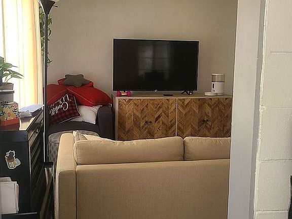 Entrance to living room 