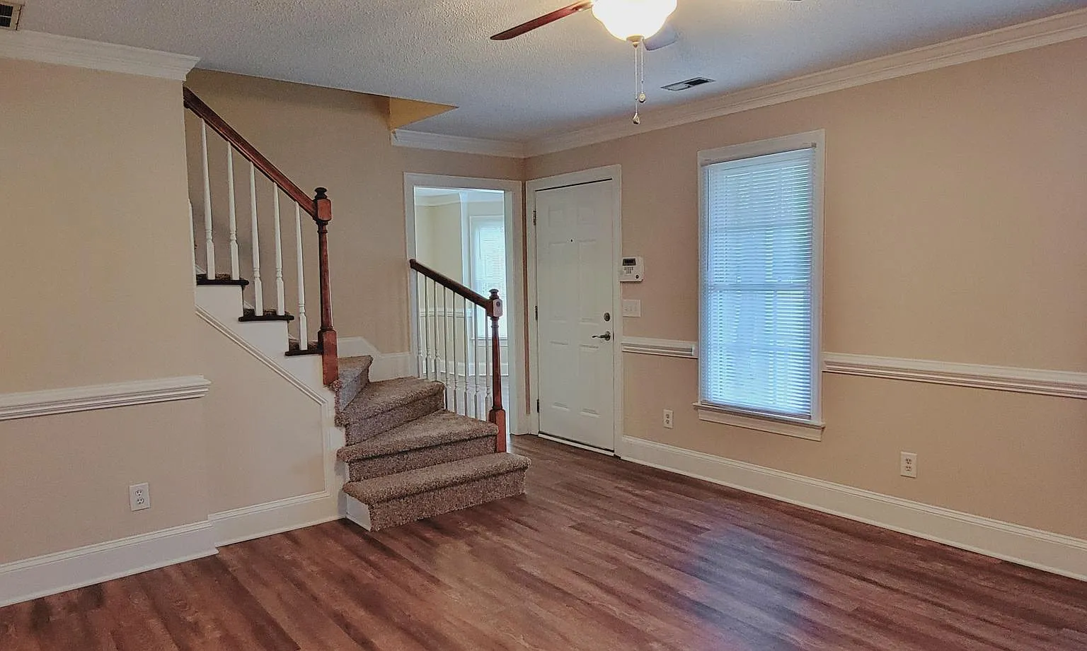 3 bed, 2.5 bath, 1585 sqft, $1,750 — Photo 4