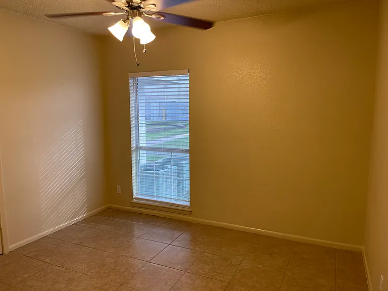 Marbach Manor Apartments — Photo 36
