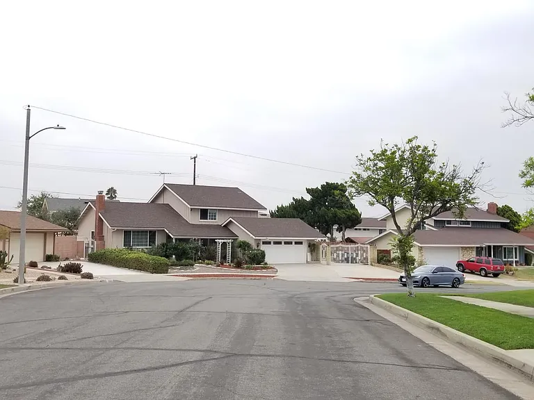 7611 Adelanto Dr — Photo 35