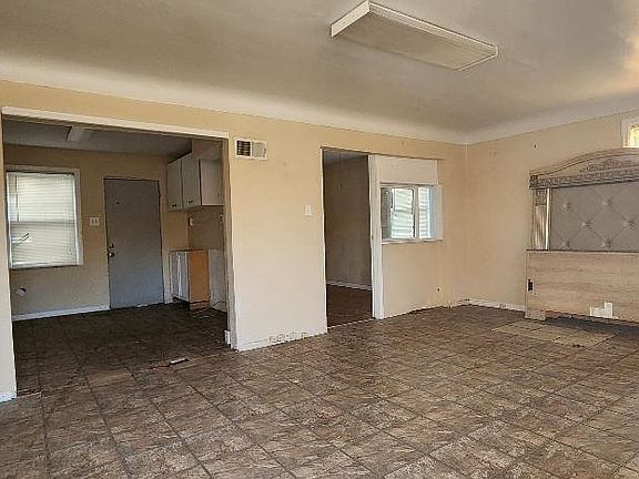 3rd image of 2350 Chambers Rd
