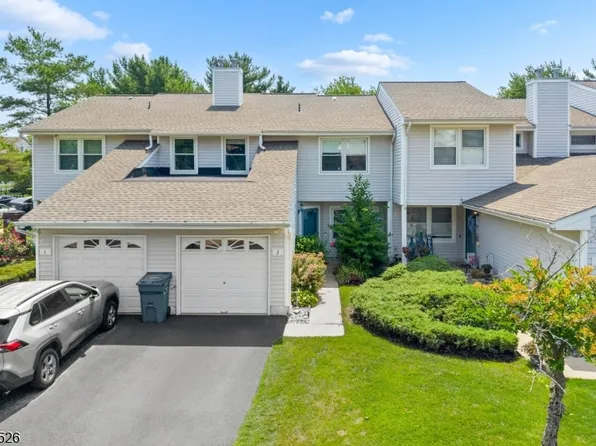 3 Sandpiper Dr, Sayreville Boro, NJ 08859