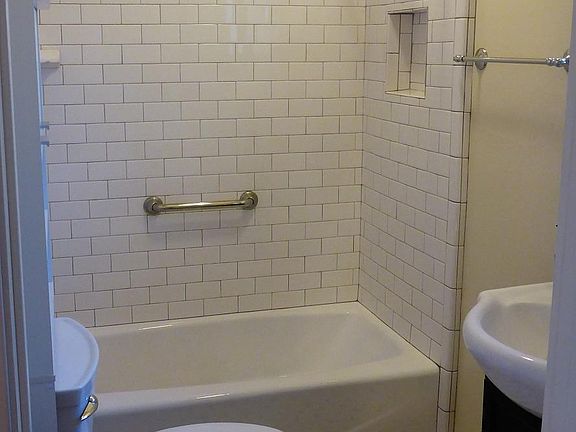 3rd image of 2263 1/2 Ewing St