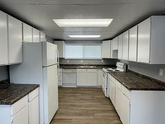 4th image of 528 5th St NE