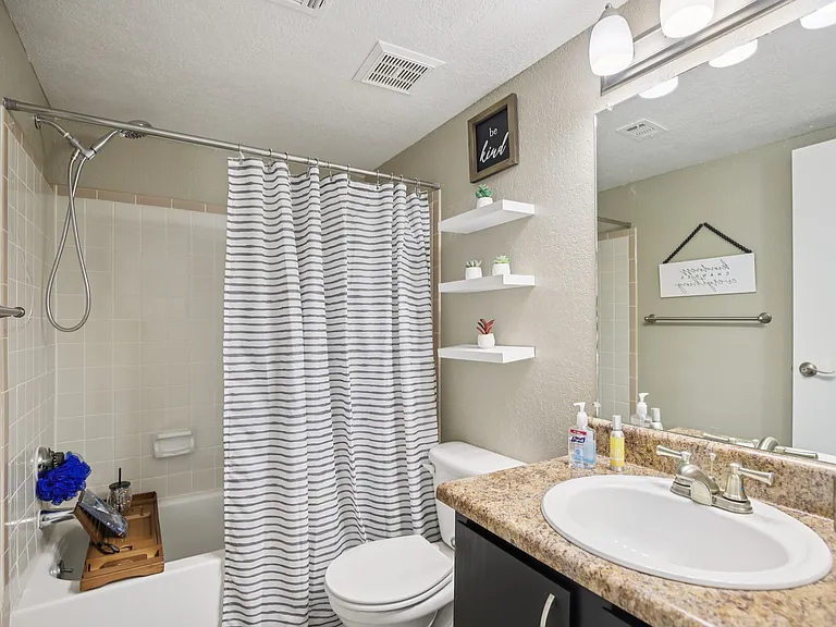 Hall bathroom. Tub with tile surround.