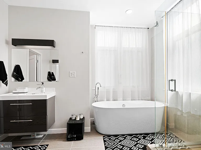 842 N Leithgow St — Photo 14