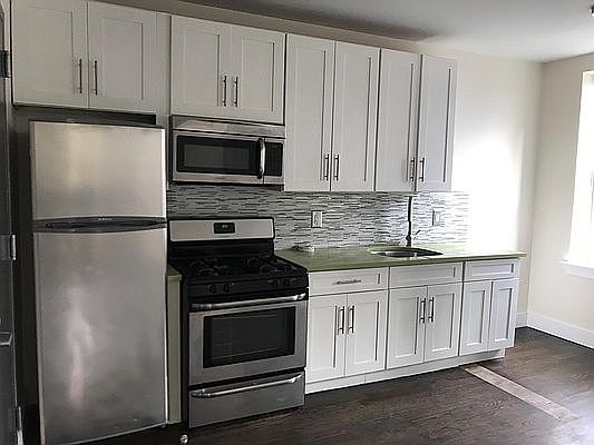 5th image of 137 Montrose Ave APT 3R
