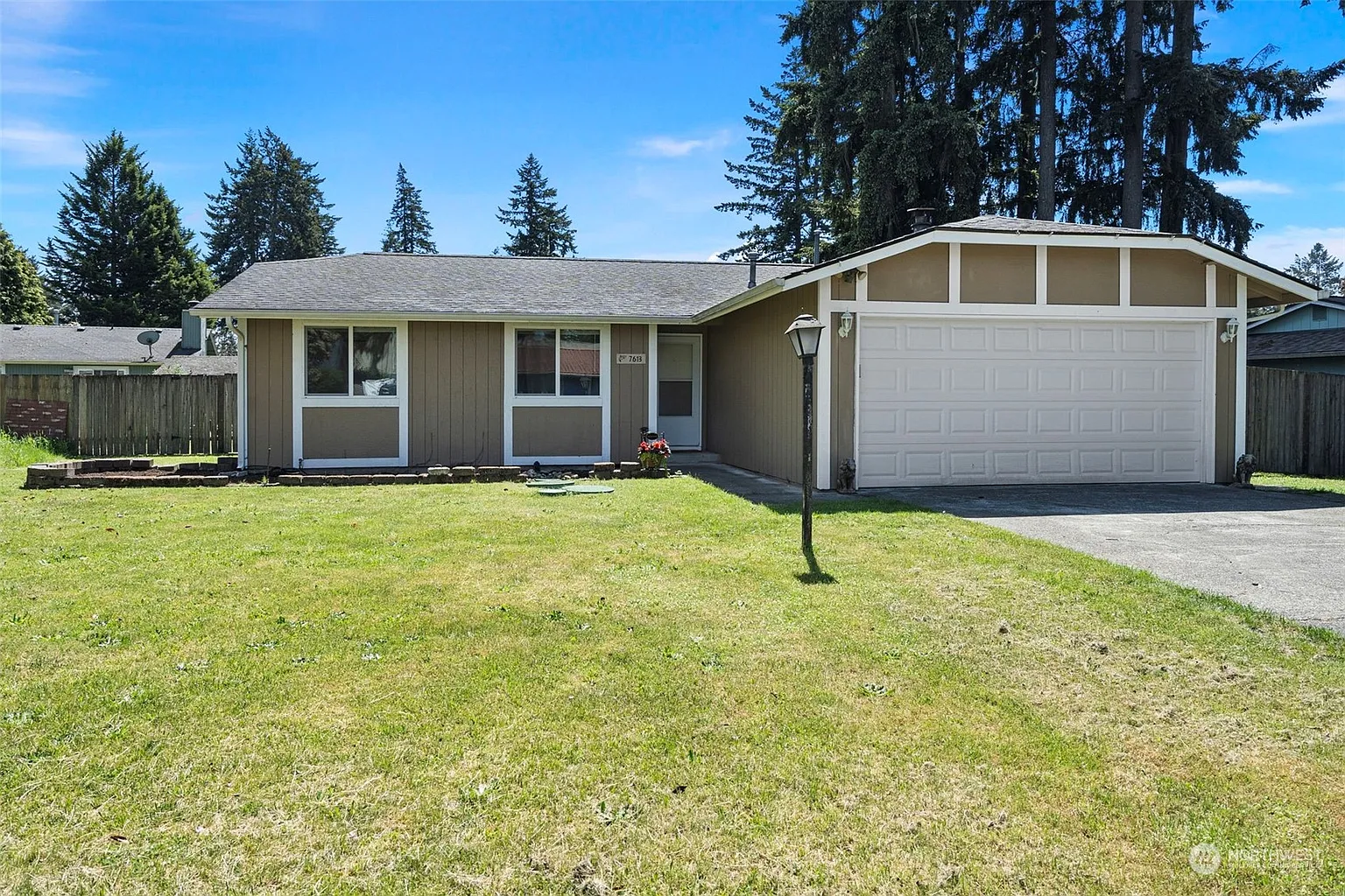 7613 14th Loop NE photo 1