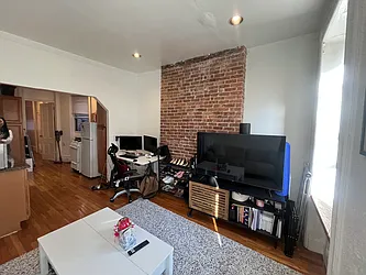 Rented by Green Line Realty